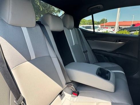 Used 2025 Toyota Camry SE w/ Convenience Package FWD image 28