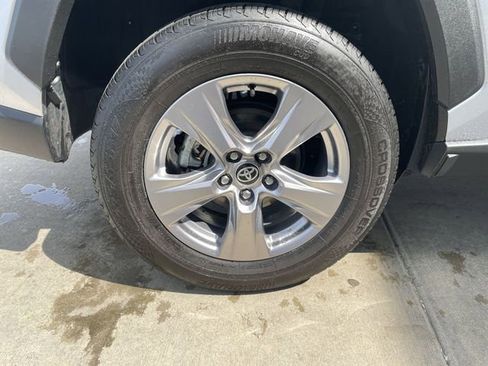 Used 2024 Toyota RAV4 XLE FWD image 35