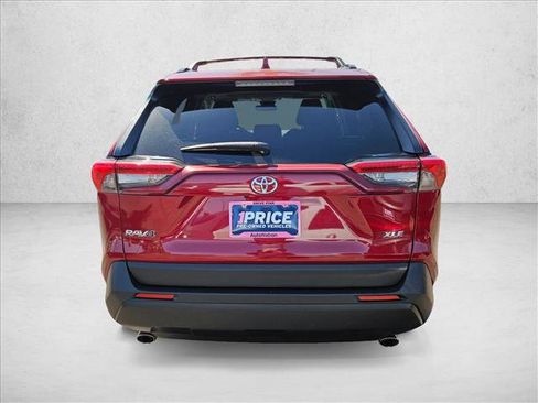 Used 2021 Toyota RAV4 XLE w/ Convenience Package FWD image 6