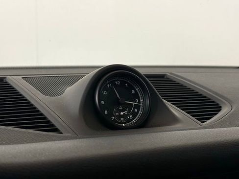 Used 2024 Porsche Macan Base image 31