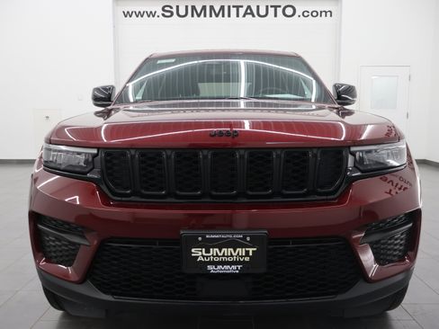 Used 2023 Jeep Grand Cherokee Altitude AWD/4WD image 22