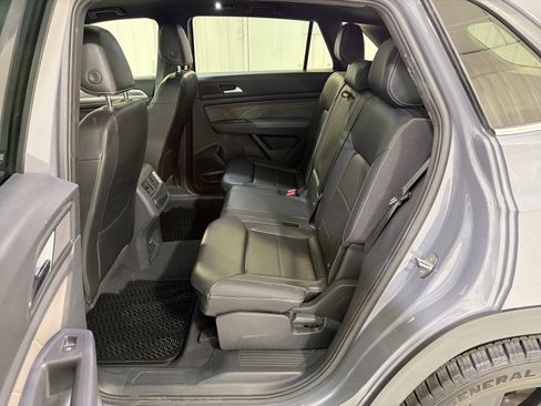 Used 2022 Volkswagen Atlas Cross Sport SE FWD image 24