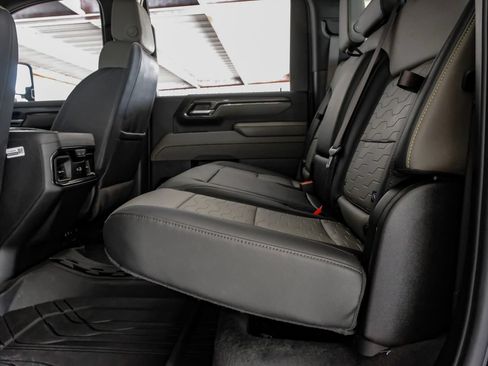Used 2025 Chevrolet Silverado 2500 ZR2 w/ Technology Package AWD/4WD image 38