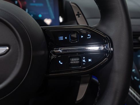 Used 2024 Aston Martin DB12 Convertible image 49