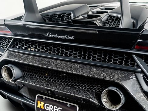 Used 2018 Lamborghini Huracan Performante AWD/4WD image 15