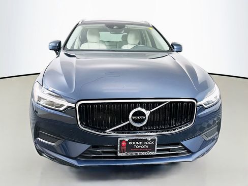 Used 2021 Volvo XC60 T5 Momentum w/ Premium Package image 2