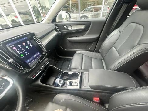 Certified 2025 Volvo XC40 B5 Plus AWD/4WD image 20