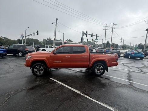 Used 2017 Toyota Tacoma TRD Sport w/ Tow Package (A/T) AWD/4WD image 8