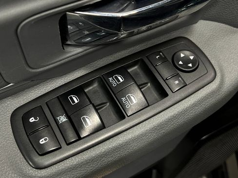 Used 2019 RAM 1500 Classic SLT AWD/4WD image 15