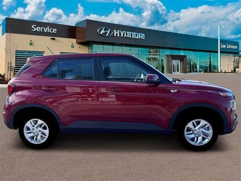 New 2026 Hyundai Venue SE image 9