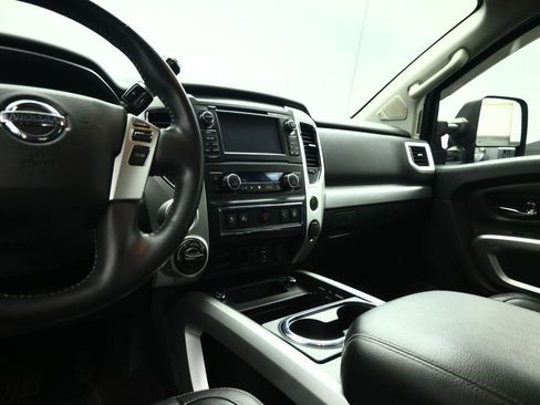 Used 2017 Nissan Titan PRO-4X w/ Pro-4x Convenience Package AWD/4WD image 53
