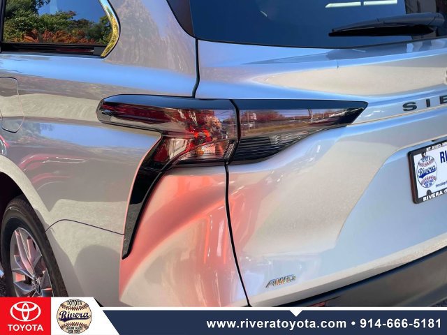 Certified 2024 Toyota Sienna LE AWD/4WD image 12