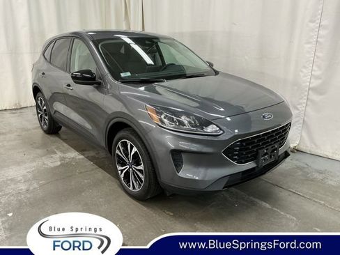 Used 2022 Ford Escape SE w/ SE Sport Appearance Package image 1