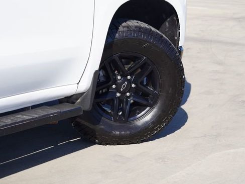 Used 2019 Chevrolet Silverado 1500 LT Trail Boss w/ Convenience Package image 8