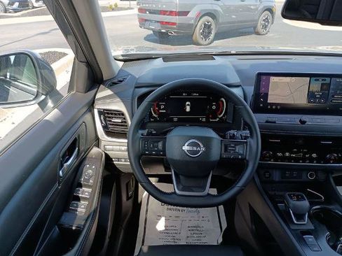 Certified 2025 Nissan Rogue SL w/ SL Premium Package image 20