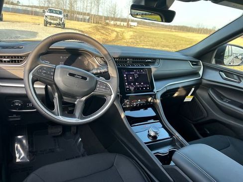 New 2026 Jeep Grand Cherokee Laredo AWD/4WD image 9
