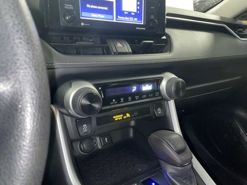 Used 2021 Toyota RAV4 LE image 18