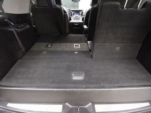 Used 2015 Cadillac Escalade Premium image 30