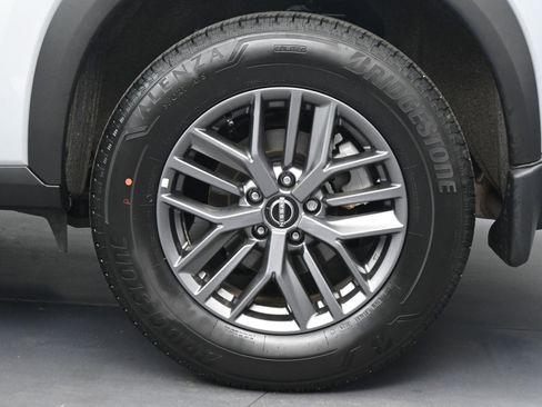 Used 2025 Nissan Rogue S image 18