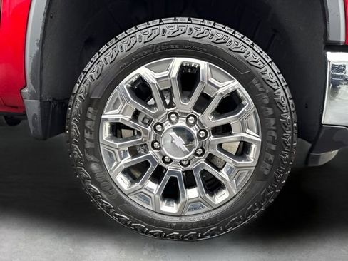 Used 2025 Chevrolet Silverado 2500 LTZ w/ LTZ Premium Package AWD/4WD image 34