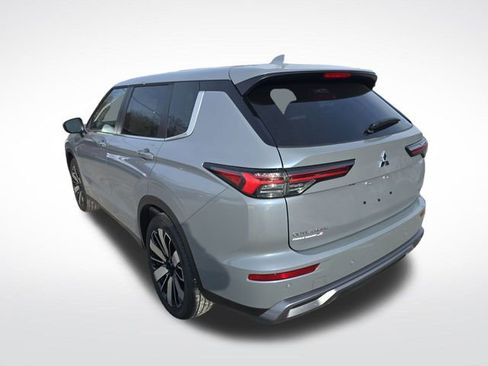 New 2026 Mitsubishi Outlander SE image 3