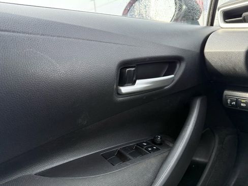 Used 2021 Toyota Corolla LE image 10