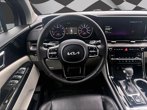 Used 2024 Kia Carnival EX FWD image 5