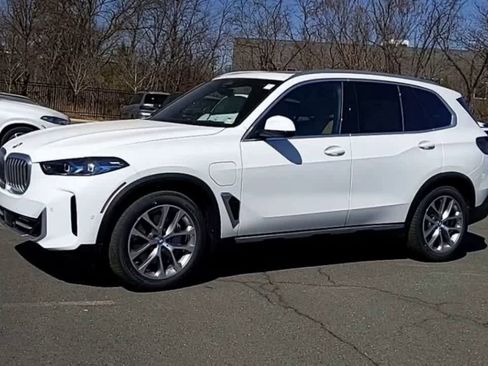 Used 2025 BMW X5 xDrive50e image 4