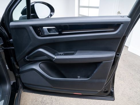 Used 2019 Porsche Cayenne AWD/4WD image 24