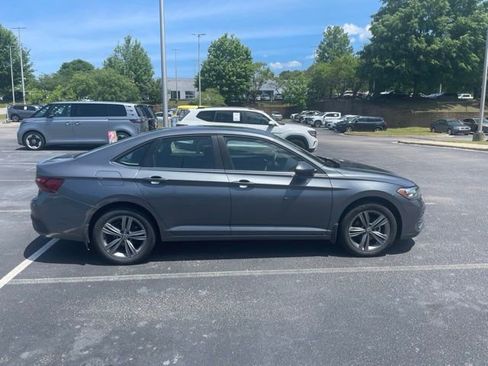 Used 2023 Volkswagen Jetta SE FWD image 6