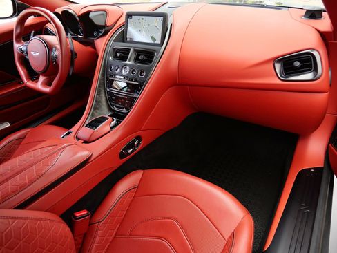 Used 2019 Aston Martin DBS Superleggera RWD image 3