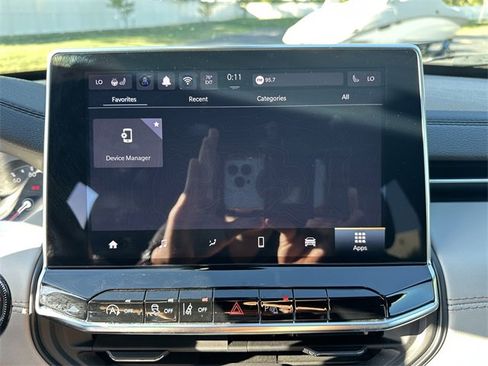 Used 2024 Jeep Compass Limited image 30