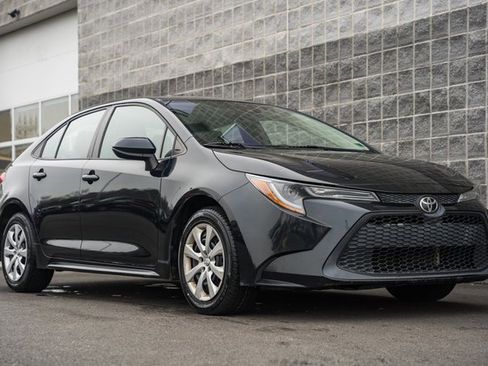 Used 2020 Toyota Corolla LE image 1
