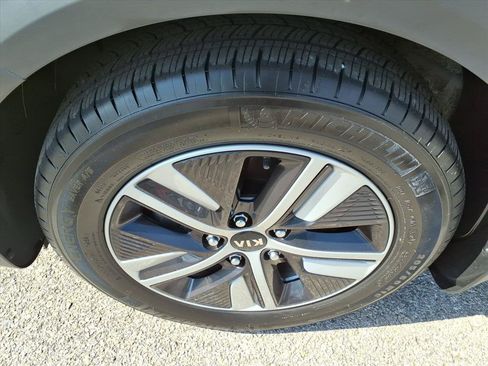 Used 2020 Kia Niro EX Premium FWD image 10