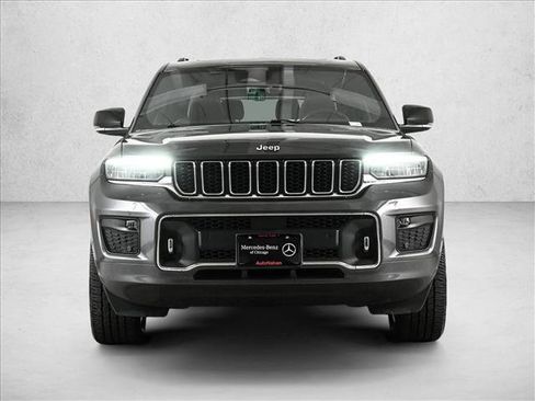 Used 2021 Jeep Grand Cherokee L Overland w/ Luxury Tech Group IV AWD/4WD image 2