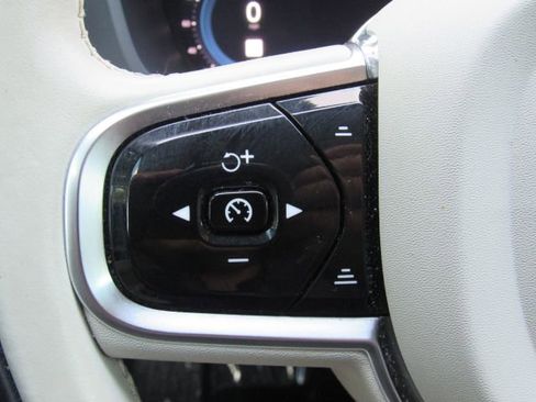 Used 2023 Volvo XC60 B5 Plus w/ Protection Package Premier image 39