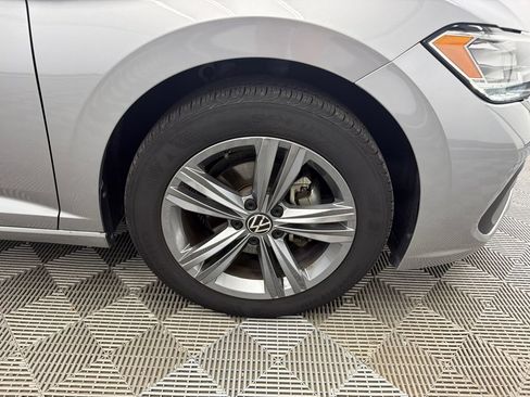 Used 2024 Volkswagen Jetta SE FWD image 13