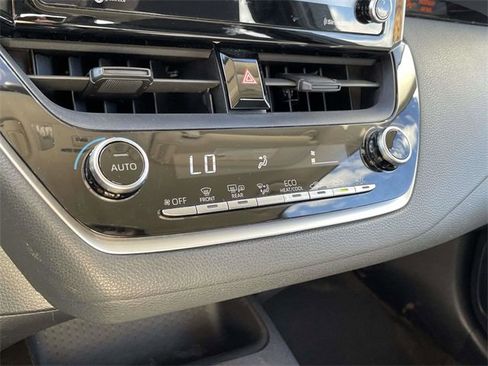 Used 2021 Toyota Corolla LE image 29