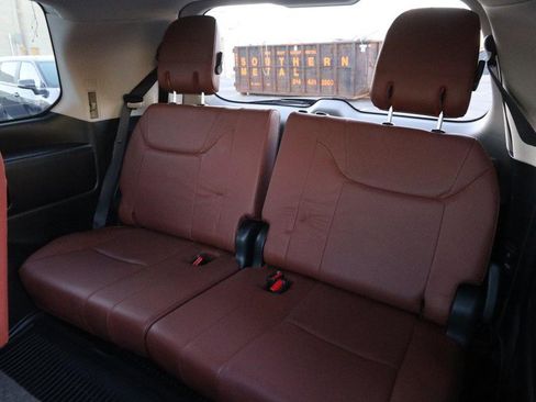 Used 2021 Lexus LX 570 4WD w/ Luxury Package image 14