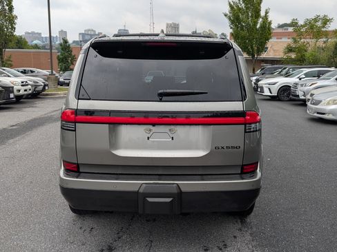 Used 2024 Lexus GX 550 image 4