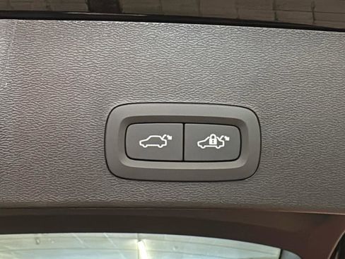 Used 2026 Volvo XC40 B5 Ultra w/ Protection Package Premier image 30