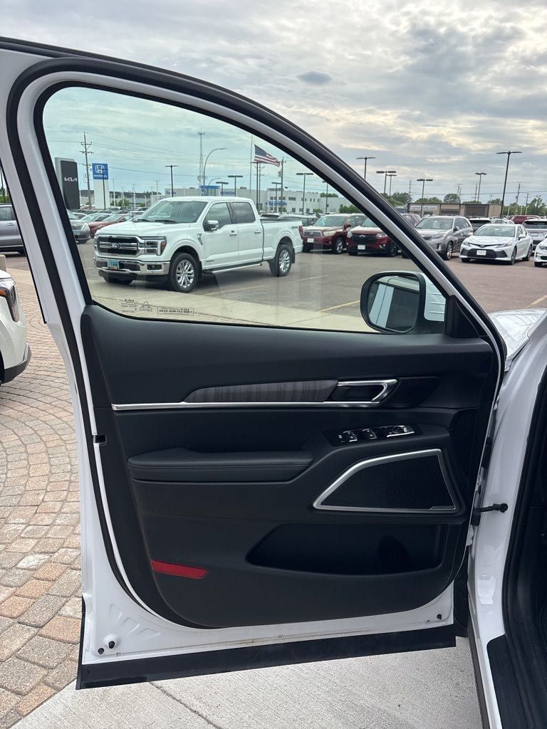 Used 2024 Kia Telluride EX w/ EX Captain's Chair Package AWD/4WD image 11