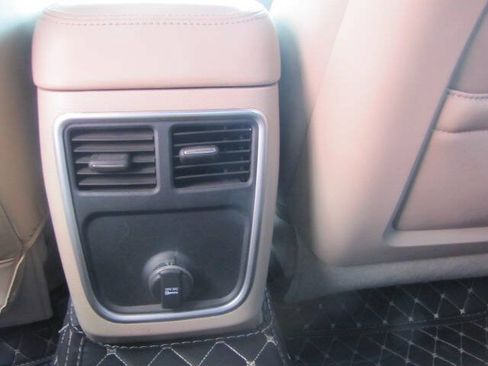 Used 2013 Chrysler 300 RWD image 16