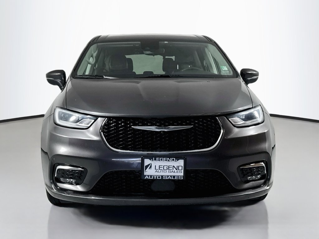 Used 2023 Chrysler Pacifica Touring-L FWD image 3