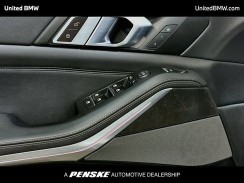 Used 2024 BMW X5 xDrive40i w/ Premium Package AWD/4WD image 3