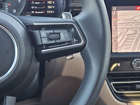 Certified 2025 Porsche Macan image 27