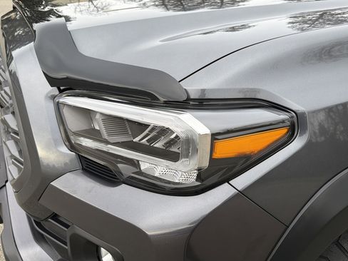 Used 2021 Toyota Tacoma TRD Off-Road image 7