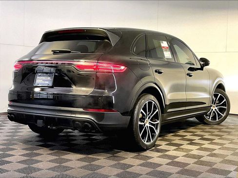 Certified 2023 Porsche Cayenne Platinum Edition AWD/4WD image 7