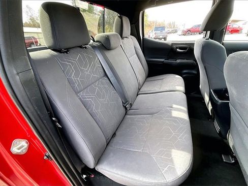 Used 2017 Toyota Tacoma TRD Sport image 21