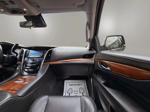 Used 2017 Cadillac Escalade ESV Premium Luxury RWD image 30